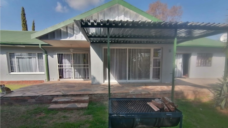 To Let 7 Bedroom Property for Rent in Fichardt Park Free State